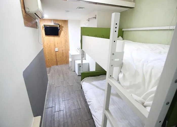 Kpop Hotel 2*